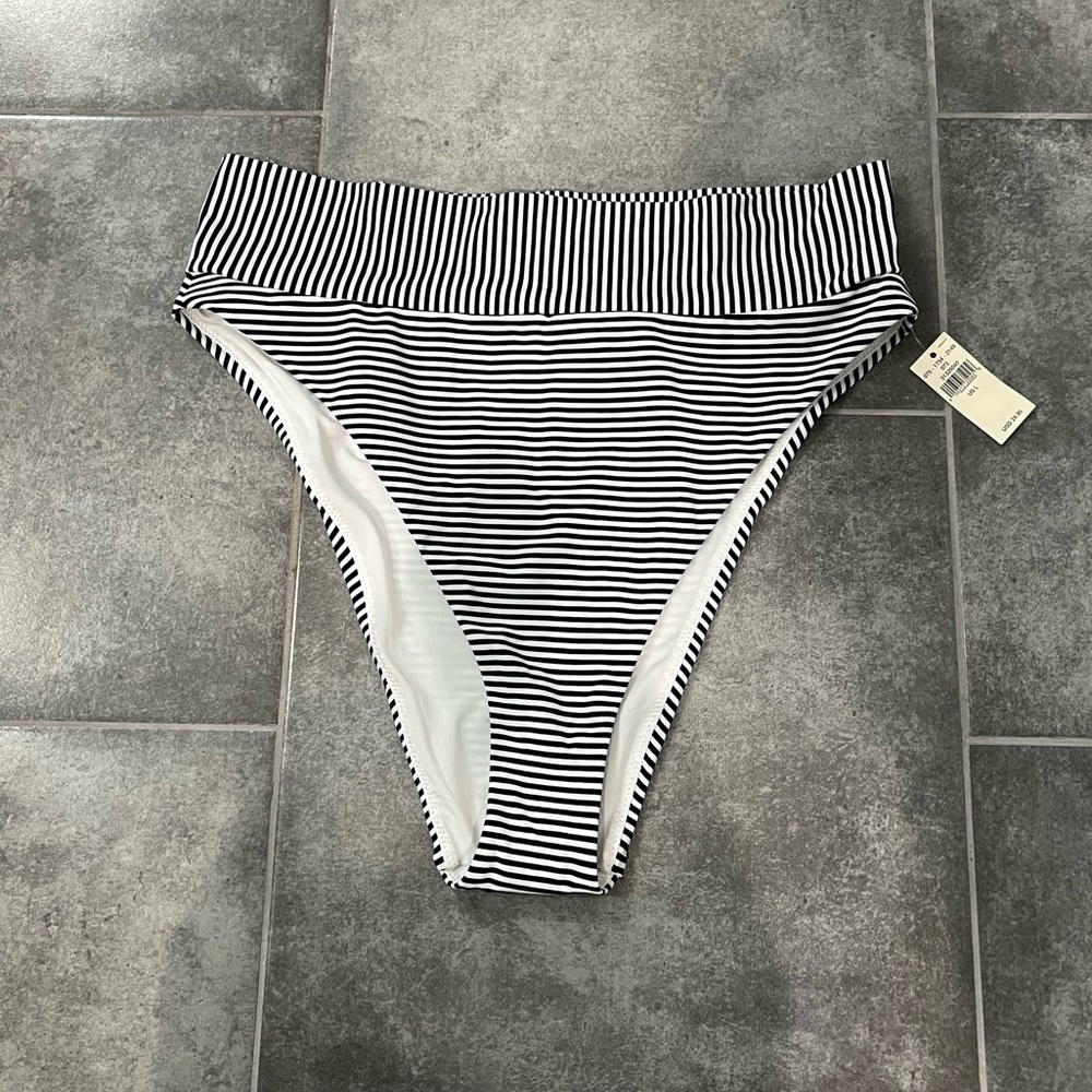 Black and white swim bottoms